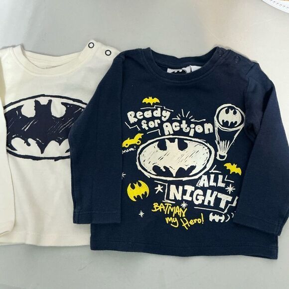 2 Batman shirts for babies size 6-12 months - Picture 1 of 5